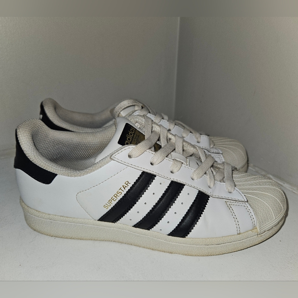 Adidas OG Superstar Lace-Up Low Top Sneakers Size M6